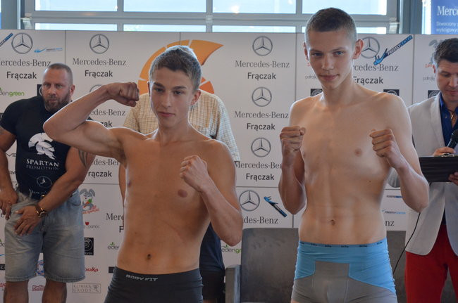 Stanęli na wadze i spojrzeli sobie w oczy (zdjęcia)