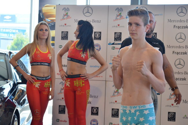 Stanęli na wadze i spojrzeli sobie w oczy (zdjęcia)