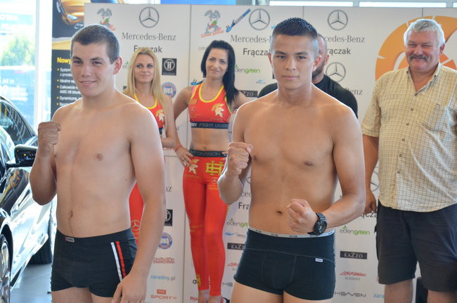 Stanęli na wadze i spojrzeli sobie w oczy (zdjęcia)