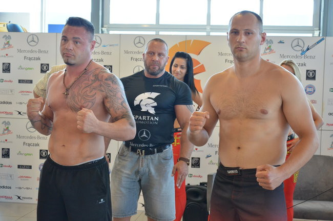 Stanęli na wadze i spojrzeli sobie w oczy (zdjęcia)