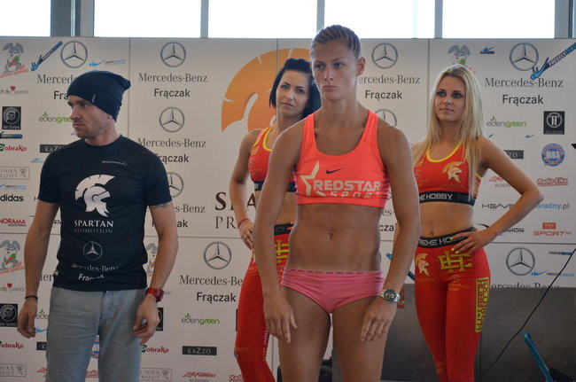 Stanęli na wadze i spojrzeli sobie w oczy (zdjęcia)