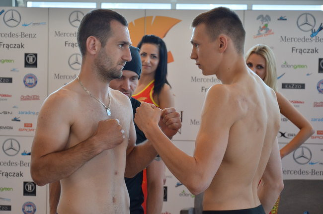 Stanęli na wadze i spojrzeli sobie w oczy (zdjęcia)