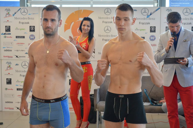 Stanęli na wadze i spojrzeli sobie w oczy (zdjęcia)