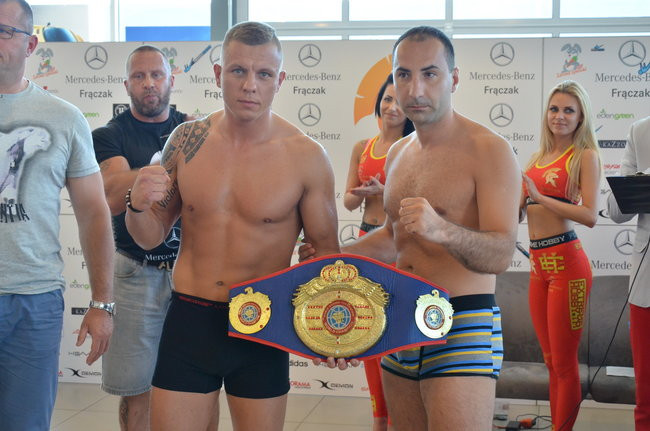 Stanęli na wadze i spojrzeli sobie w oczy (zdjęcia)