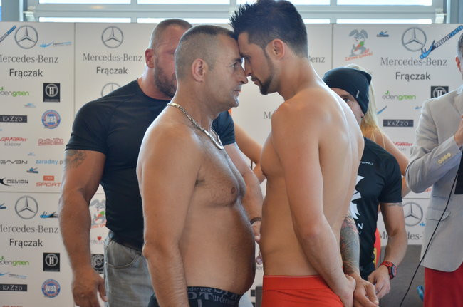 Stanęli na wadze i spojrzeli sobie w oczy (zdjęcia)