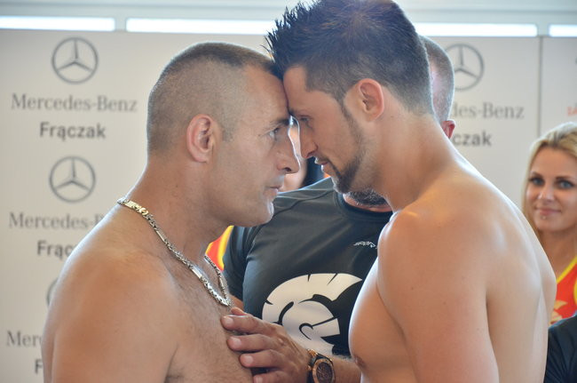 Stanęli na wadze i spojrzeli sobie w oczy (zdjęcia)