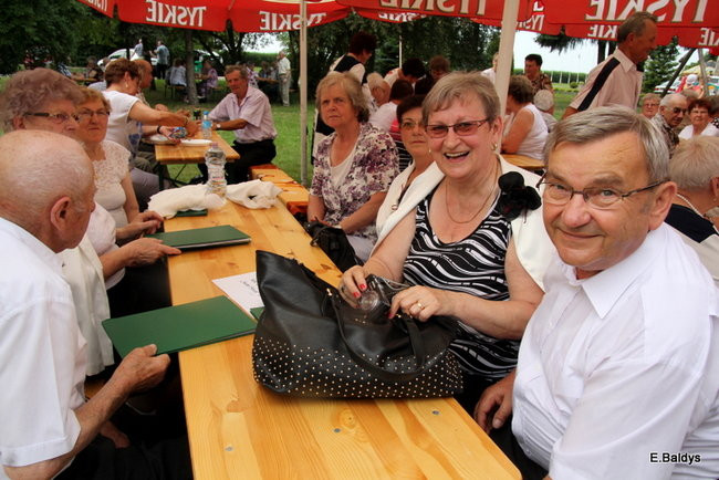Festyn seniorów na lotnisku (zdjęcia)