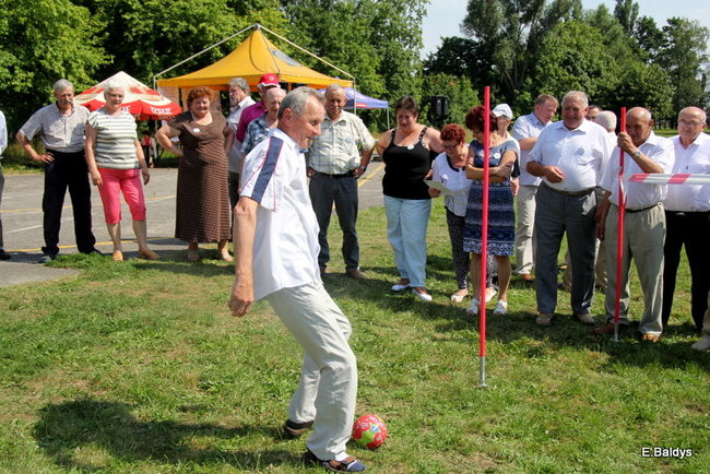 Festyn seniorów na lotnisku (zdjęcia)
