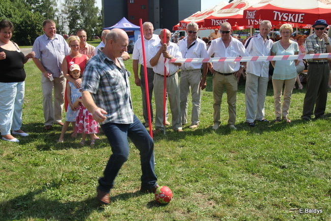 Festyn seniorów na lotnisku (zdjęcia)