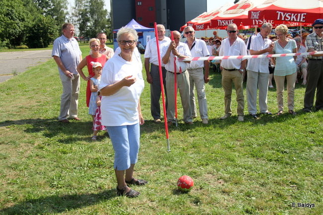 Festyn seniorów na lotnisku (zdjęcia)