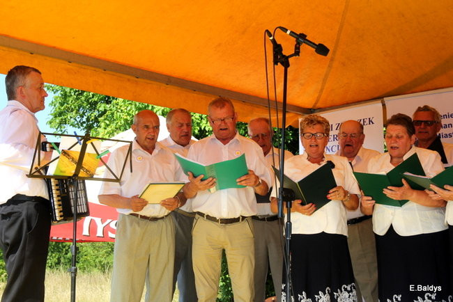 Festyn seniorów na lotnisku (zdjęcia)