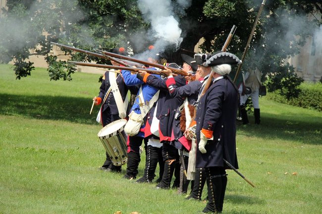 Dworzanie wylegli na ulice Rydzyny (zdjęcia)