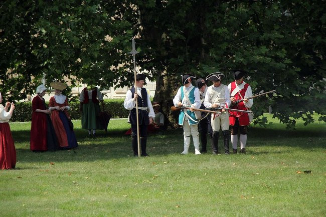 Dworzanie wylegli na ulice Rydzyny (zdjęcia)