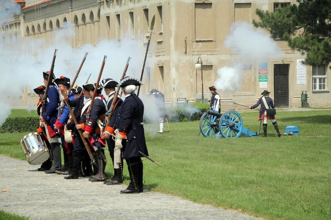 Dworzanie wylegli na ulice Rydzyny (zdjęcia)