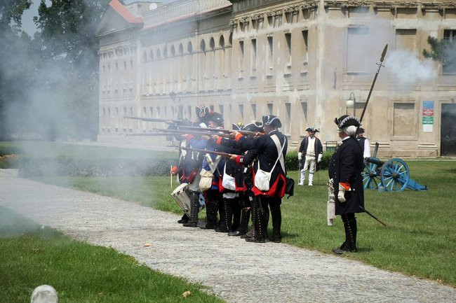 Dworzanie wylegli na ulice Rydzyny (zdjęcia)
