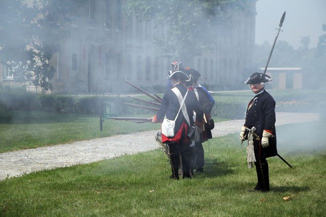 Dworzanie wylegli na ulice Rydzyny (zdjęcia)