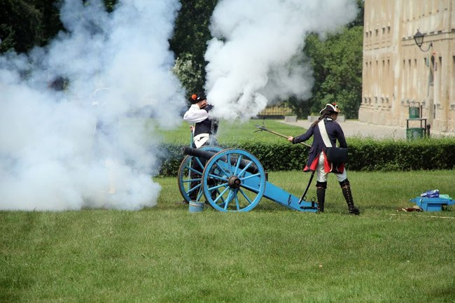 Dworzanie wylegli na ulice Rydzyny (zdjęcia)