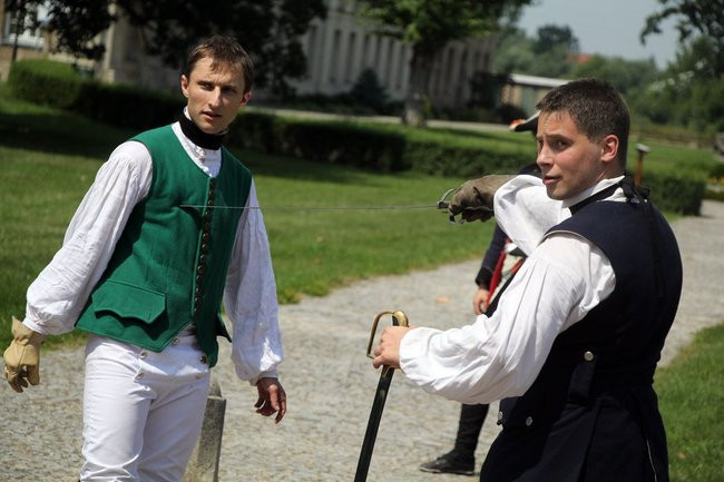 Dworzanie wylegli na ulice Rydzyny (zdjęcia)