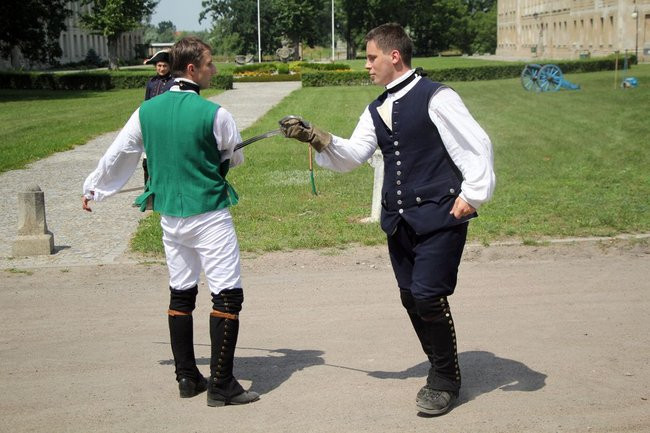 Dworzanie wylegli na ulice Rydzyny (zdjęcia)