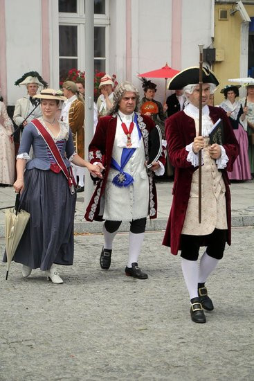 Dworzanie wylegli na ulice Rydzyny (zdjęcia)