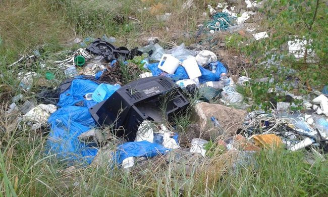 Wielkie dzikie wysypisko śmieci (zdjęcia)