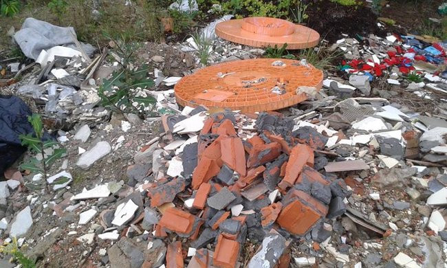 Wielkie dzikie wysypisko śmieci (zdjęcia)