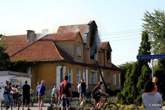 Pożar budynku przy ul. Dąbrowskiego (zdjęcia)