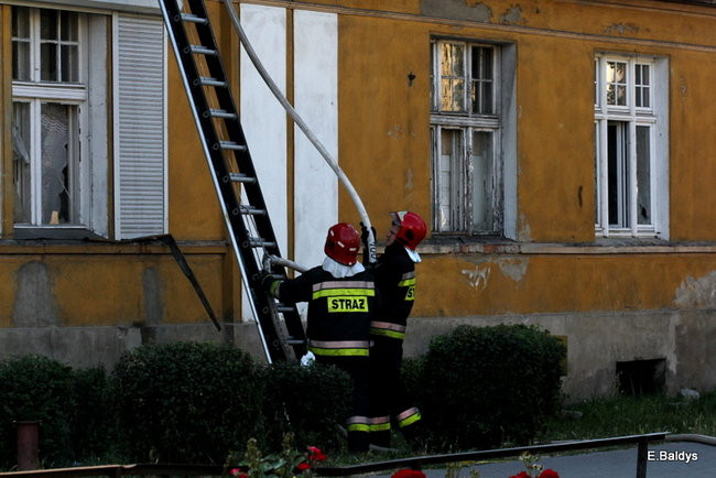 Pożar budynku przy ul. Dąbrowskiego (zdjęcia)