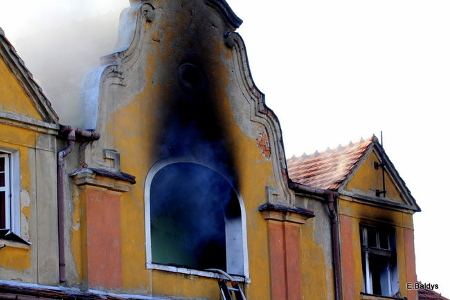 Pożar budynku przy ul. Dąbrowskiego (zdjęcia)