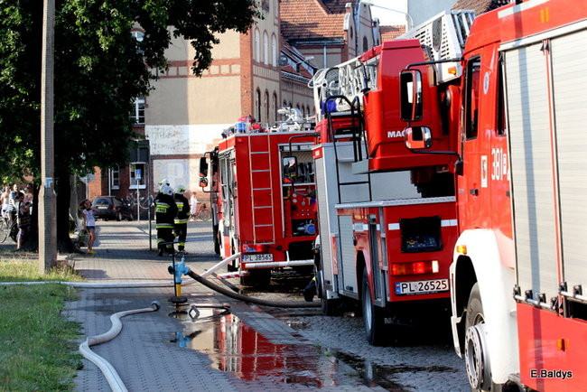 Pożar budynku przy ul. Dąbrowskiego (zdjęcia)