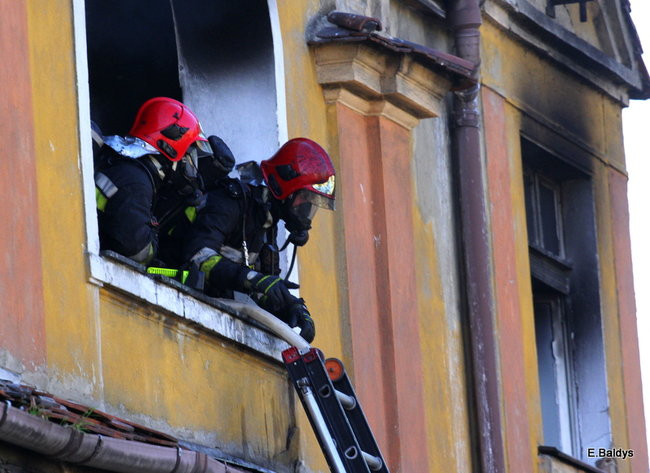 Pożar budynku przy ul. Dąbrowskiego (zdjęcia)