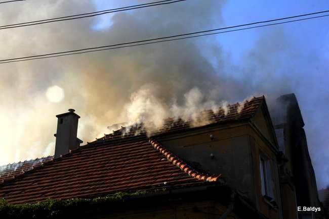 Pożar budynku przy ul. Dąbrowskiego (zdjęcia)