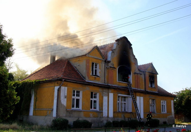 Pożar budynku przy ul. Dąbrowskiego (zdjęcia)