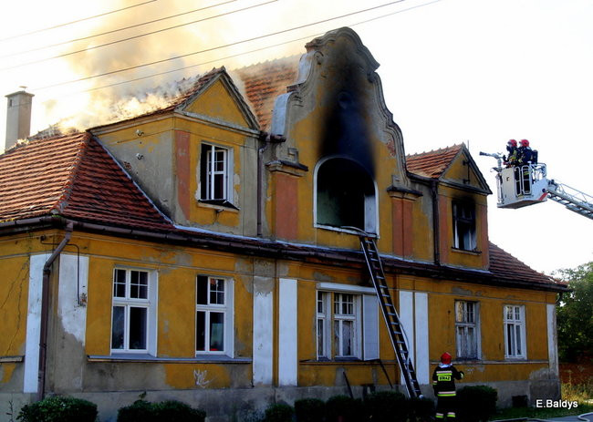 Pożar budynku przy ul. Dąbrowskiego (zdjęcia)