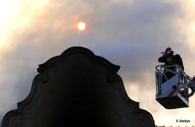 Pożar budynku przy ul. Dąbrowskiego (zdjęcia)