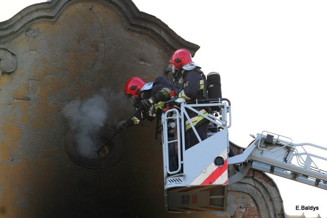 Pożar budynku przy ul. Dąbrowskiego (zdjęcia)