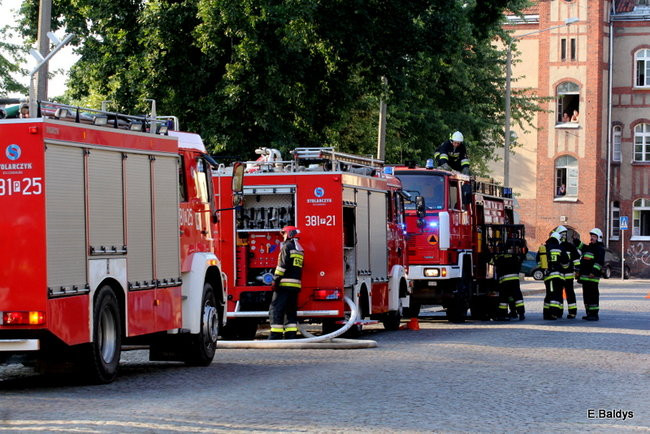Pożar budynku przy ul. Dąbrowskiego (zdjęcia)