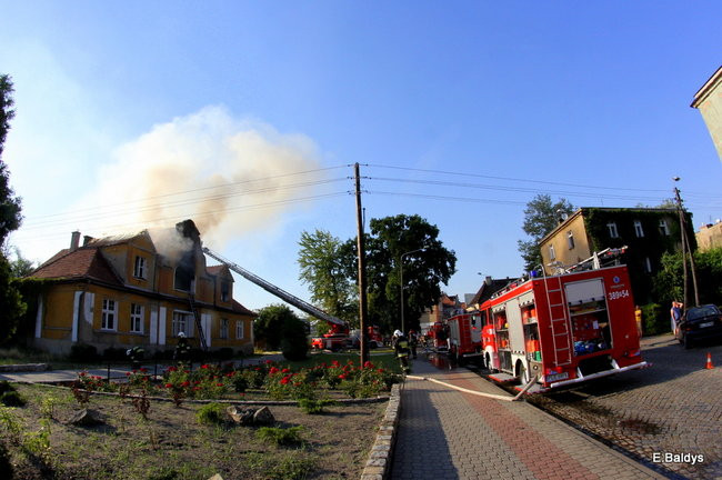 Pożar budynku przy ul. Dąbrowskiego (zdjęcia)