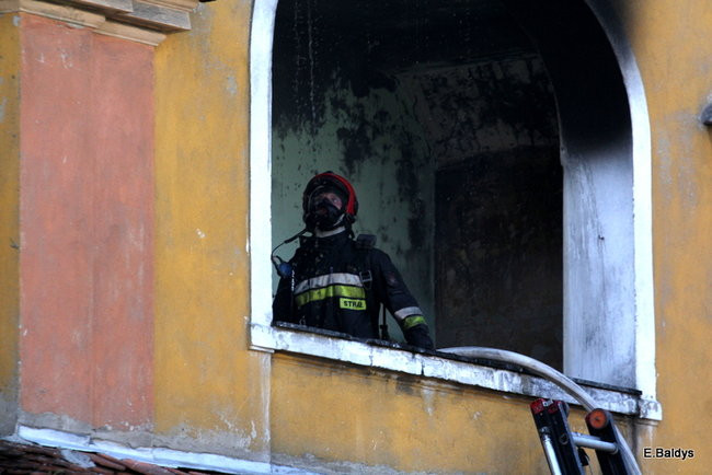 Pożar budynku przy ul. Dąbrowskiego (zdjęcia)