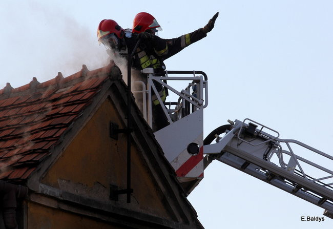 Pożar budynku przy ul. Dąbrowskiego (zdjęcia)