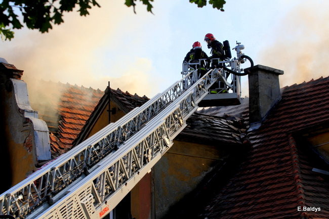 Pożar budynku przy ul. Dąbrowskiego (zdjęcia)