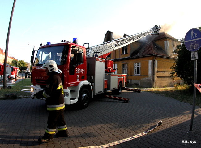 Pożar budynku przy ul. Dąbrowskiego (zdjęcia)