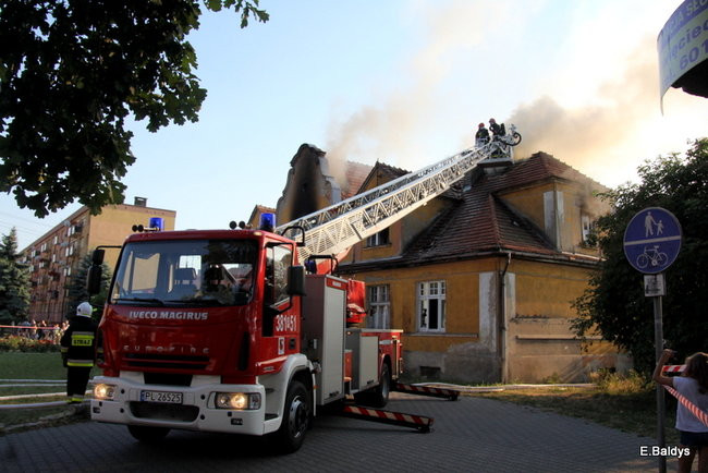Pożar budynku przy ul. Dąbrowskiego (zdjęcia)