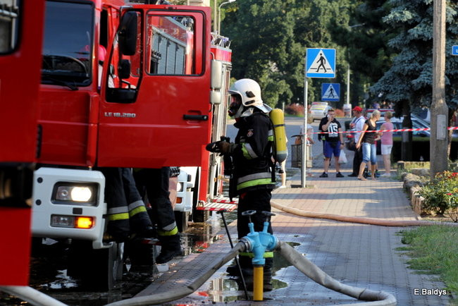 Pożar budynku przy ul. Dąbrowskiego (zdjęcia)