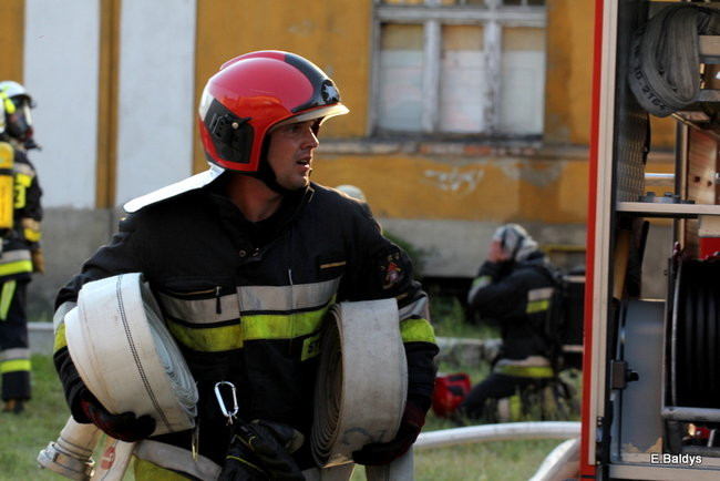 Pożar budynku przy ul. Dąbrowskiego (zdjęcia)