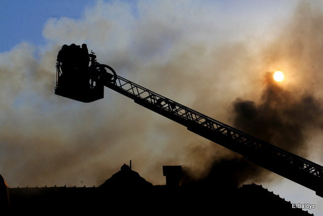 Pożar budynku przy ul. Dąbrowskiego (zdjęcia)