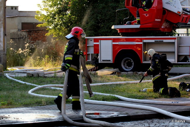 Pożar budynku przy ul. Dąbrowskiego (zdjęcia)