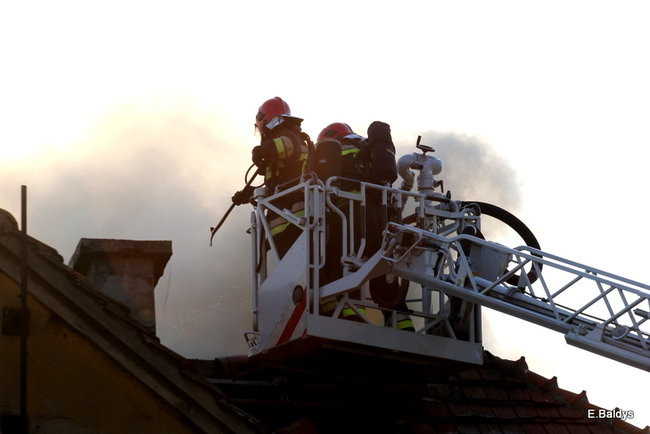 Pożar budynku przy ul. Dąbrowskiego (zdjęcia)