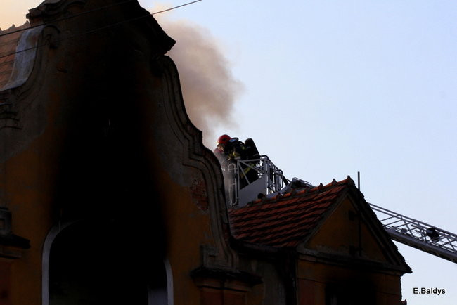 Pożar budynku przy ul. Dąbrowskiego (zdjęcia)