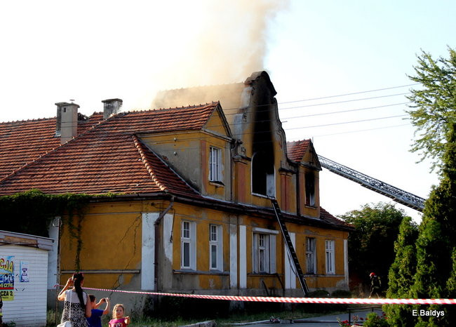 Pożar budynku przy ul. Dąbrowskiego (zdjęcia)